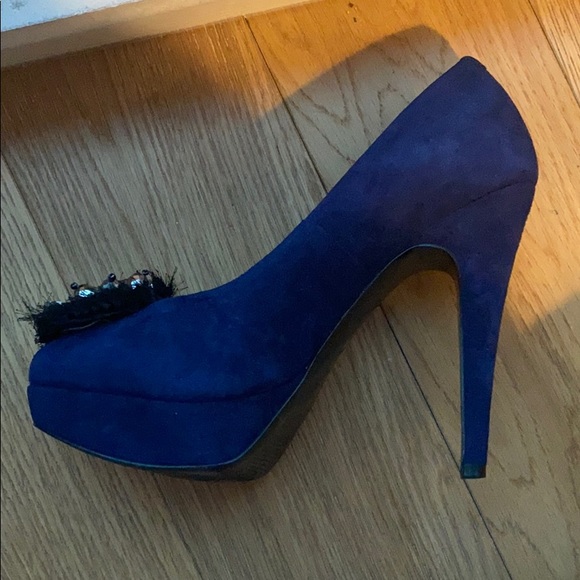 BCBGeberation- Dark Navy Heels - size 6 - Picture 5 of 9